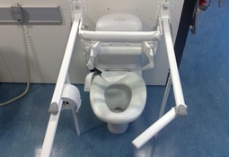 Pressalit toalettstøttesystem, komplett