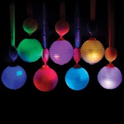 Baller og høytaler med lyseffekter